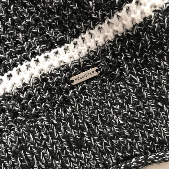 Hollister Knit Sweater - Picture 6 of 6